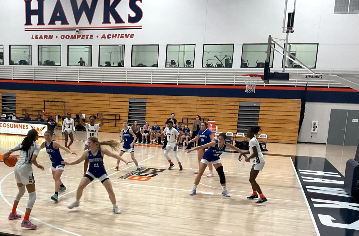 Sophomore guard Saray White looks for an opening against two Modesto Junior College defenders during the Hawks' win against the Pirates on Tuesday. White led the team by scoring 30 points throughout the game.